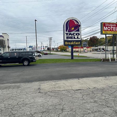 Westgate Manor Motel Austintown & Youngstown Ohio Buitenkant foto