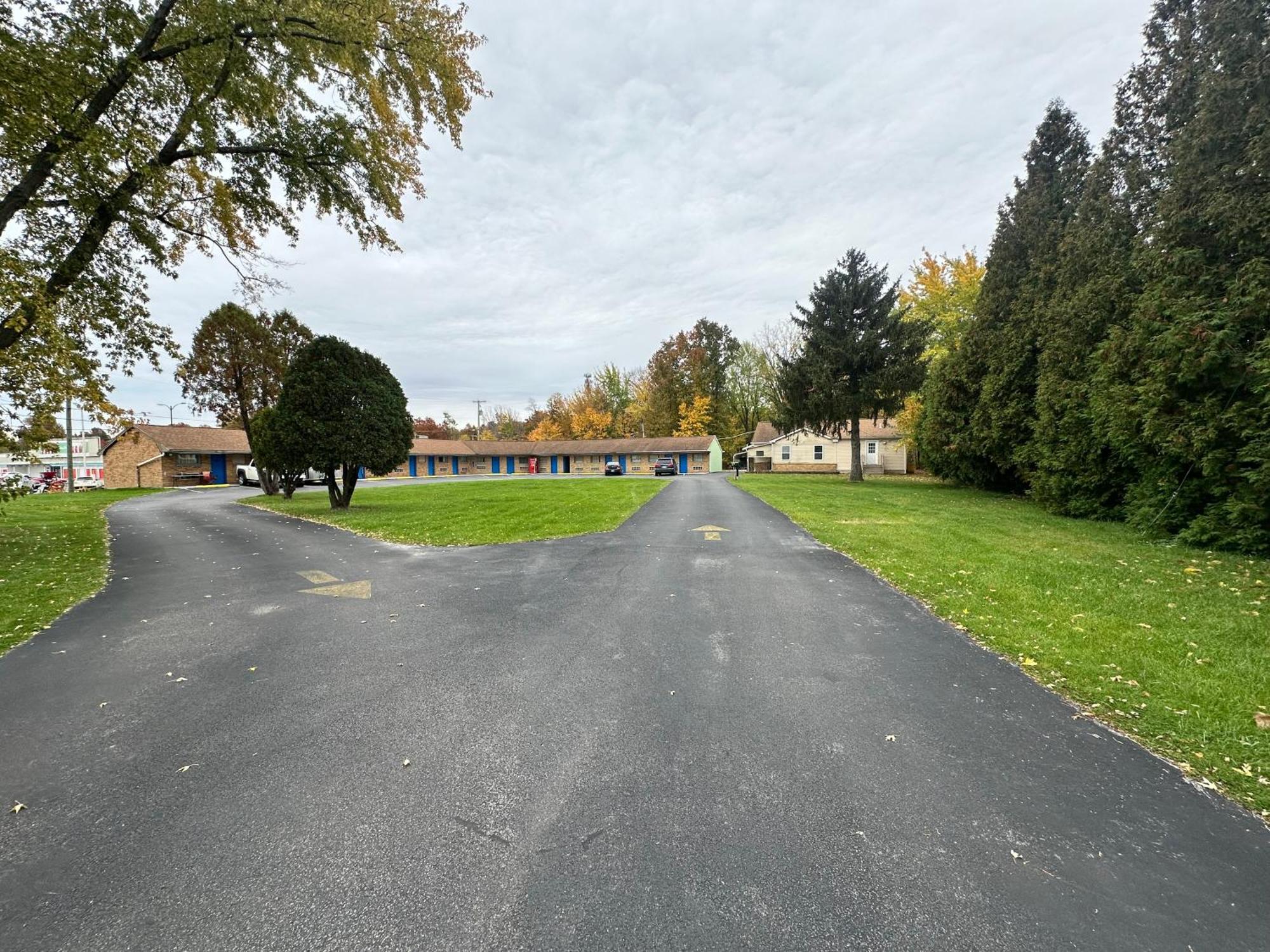 Westgate Manor Motel Austintown & Youngstown Ohio Buitenkant foto