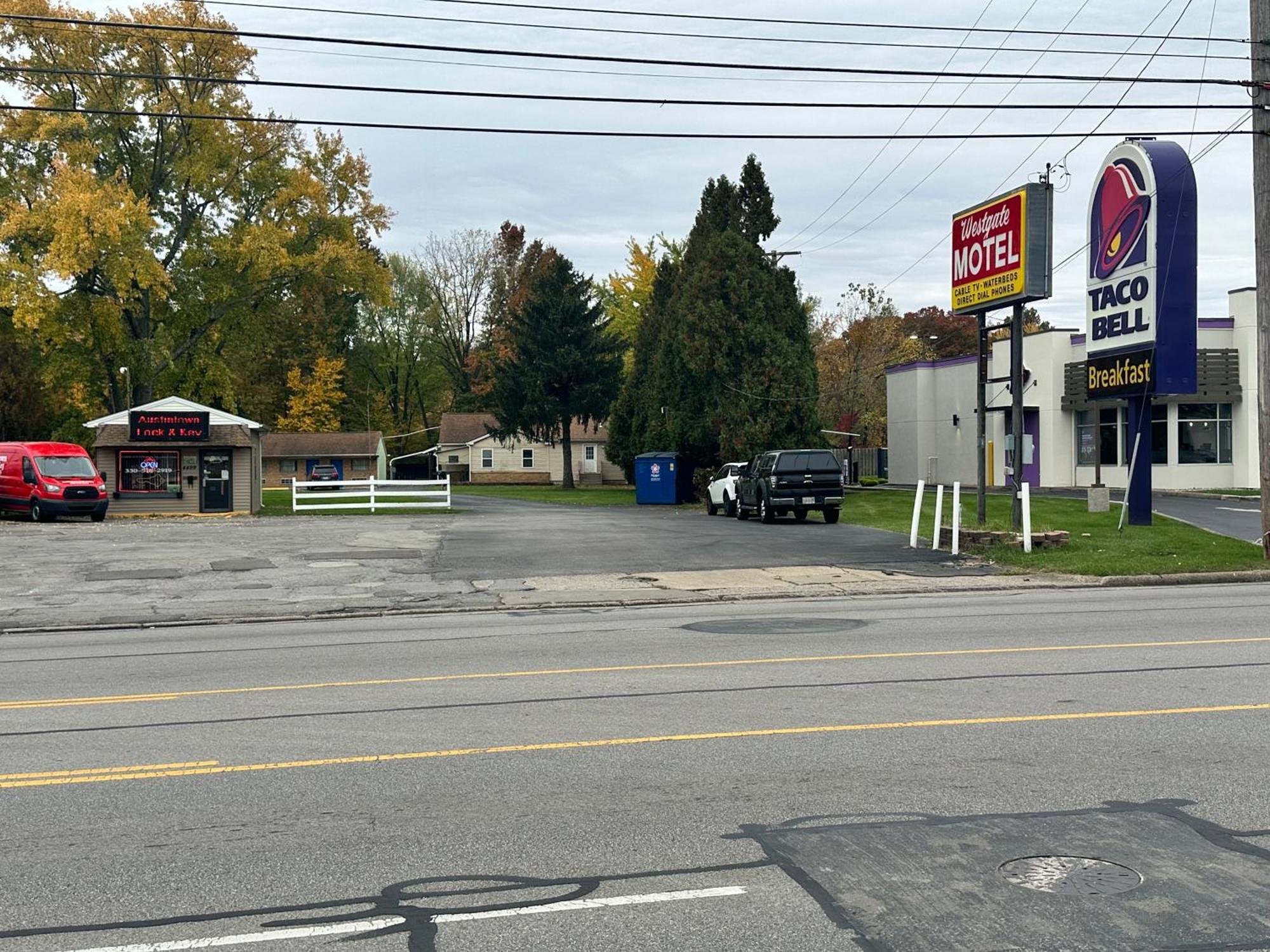 Westgate Manor Motel Austintown & Youngstown Ohio Buitenkant foto