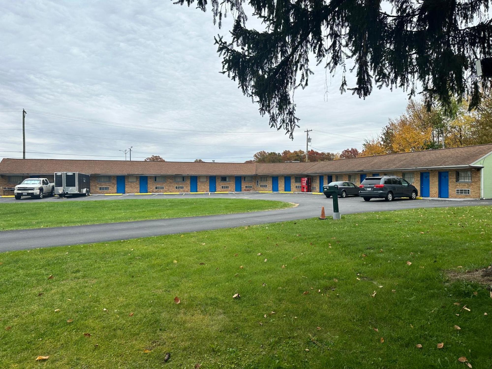 Westgate Manor Motel Austintown & Youngstown Ohio Buitenkant foto
